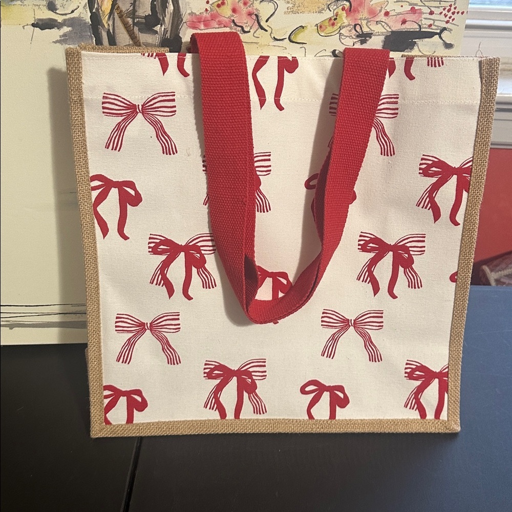 Peppermint Square red bow tote with cloth handles